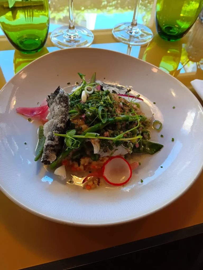 Cabillaud rôti, tartare de légumes et Salicorne, risotto de boulgour