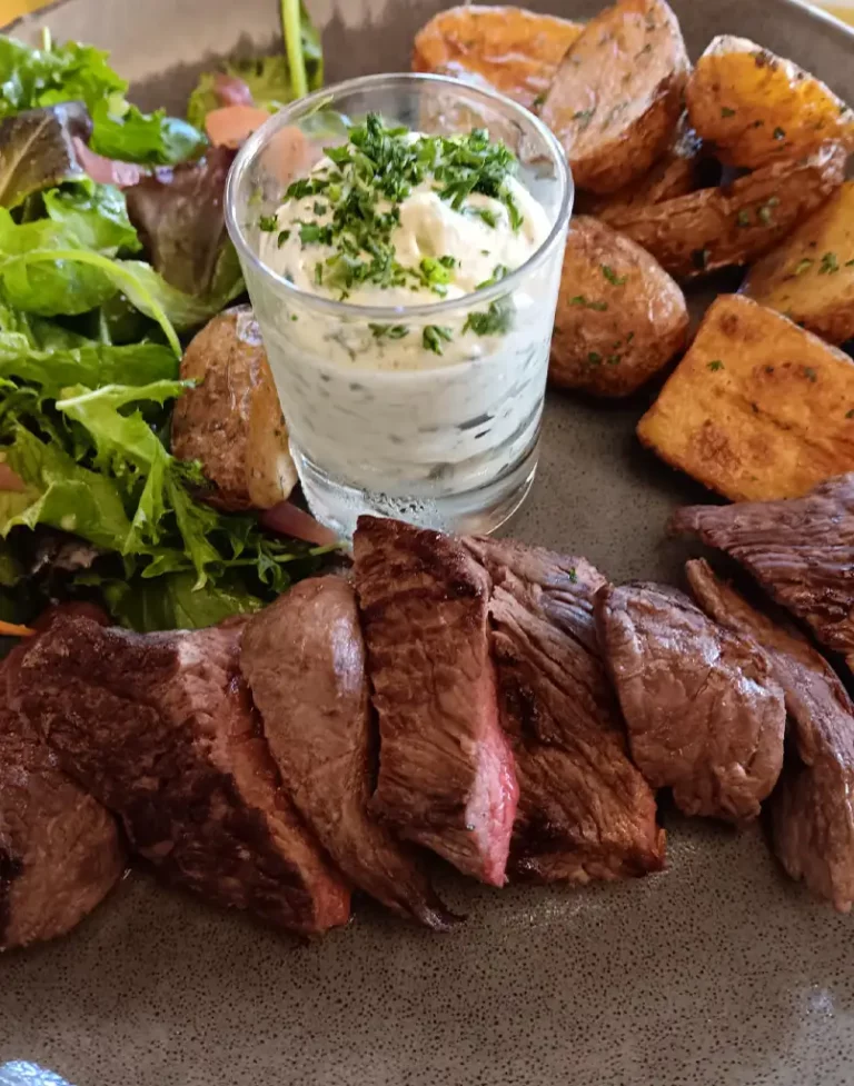 Pièce du Boucher grillée, sauce Tartare, Pommes grenailles nouvelles