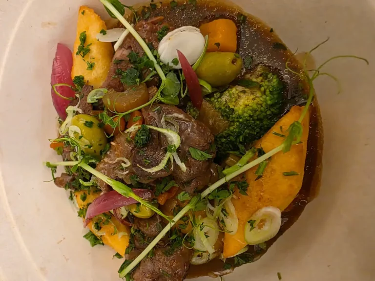 Sauté de Canard aux olives lucques