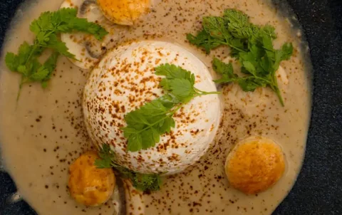 Velouté de champignons et cèpes, espuma à l’arabica