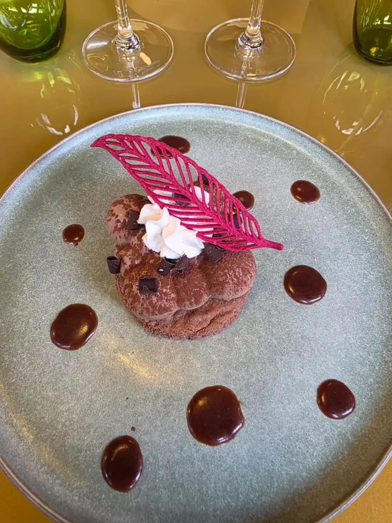 Forêt noire du Steinway au chocolat et cerises Amaréna