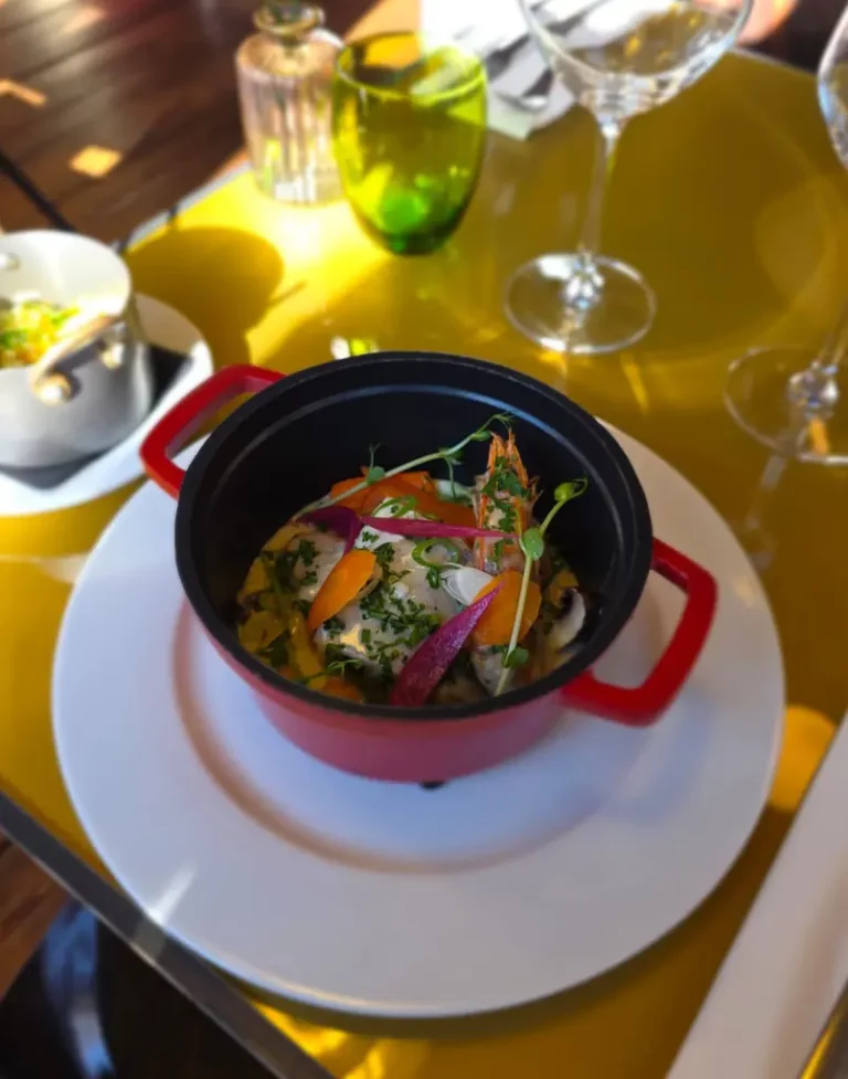 Blanquette de poisson et coquillages, riz étuvé et légumes de saison