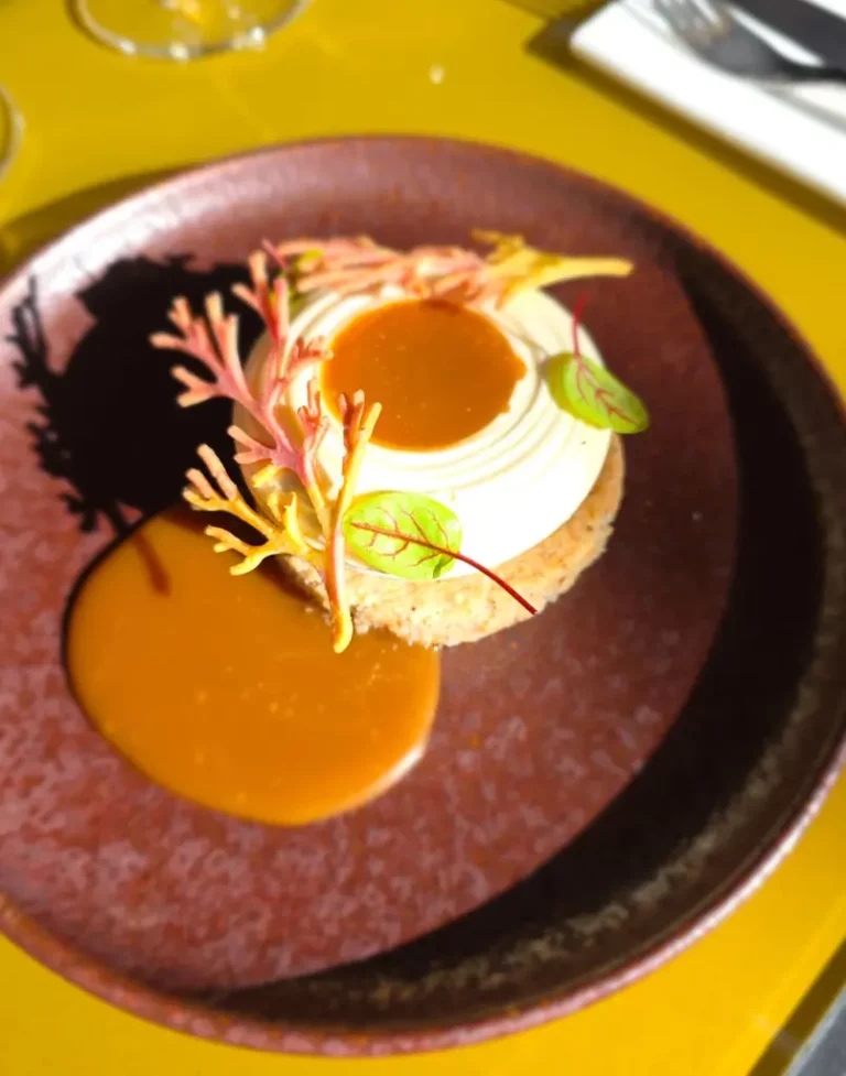 Entremets pomme miel, dacquoise noisette amande