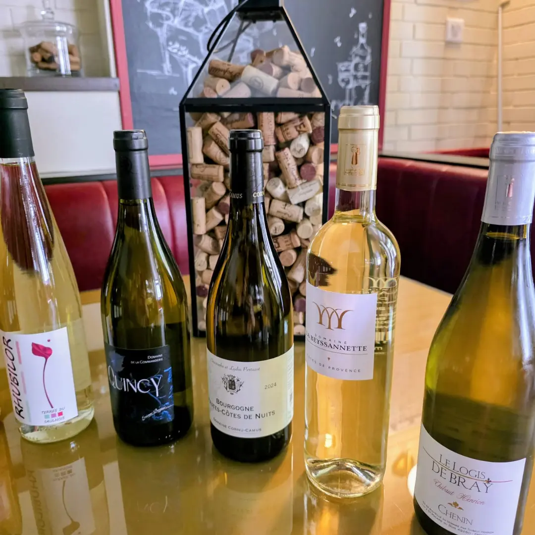 Notre sélection de vins blancs pour sublimer vos plats d’été au restaurant Le Steinway à Quimper