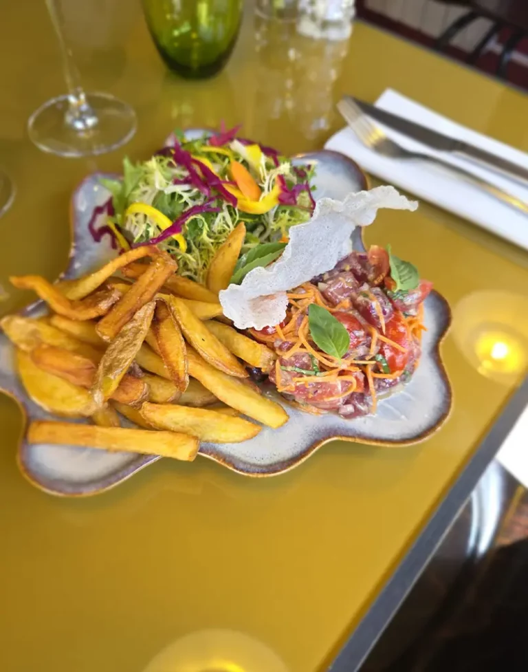 Tartare de thon rouge à la tahitienne et citron vert un plat créatif et léger au restaurant Le Steinway à Quimper