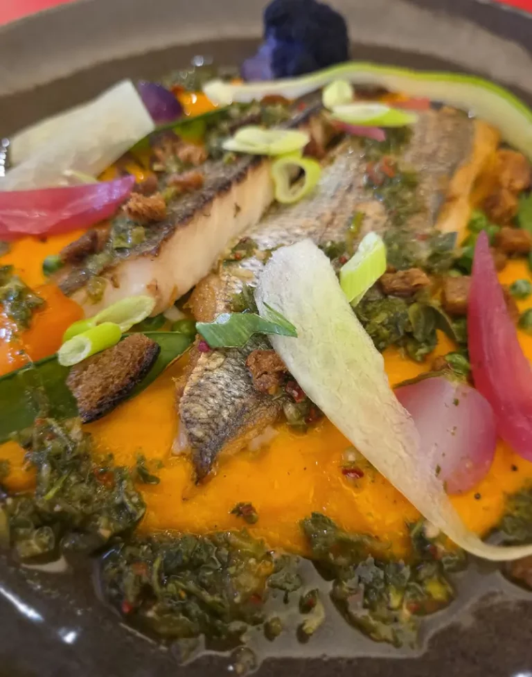 Restaurant Le Steinway à Quimper : Pêche du jour, pulpe de courge, condiments et légumes de saison